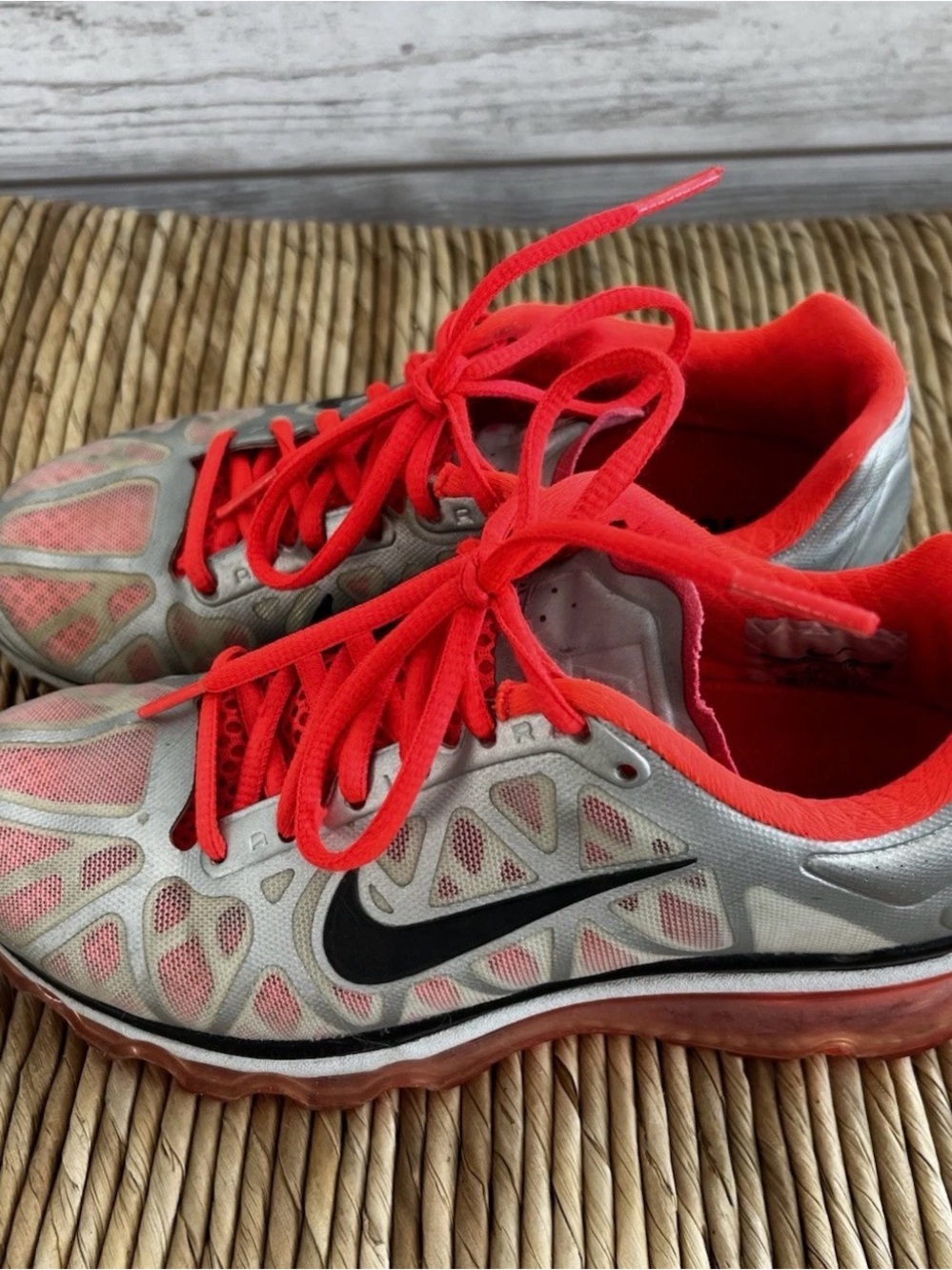 Women’s Nike Air Max 2017 Silver & Orange / Coral Running Shoes. Size 6.